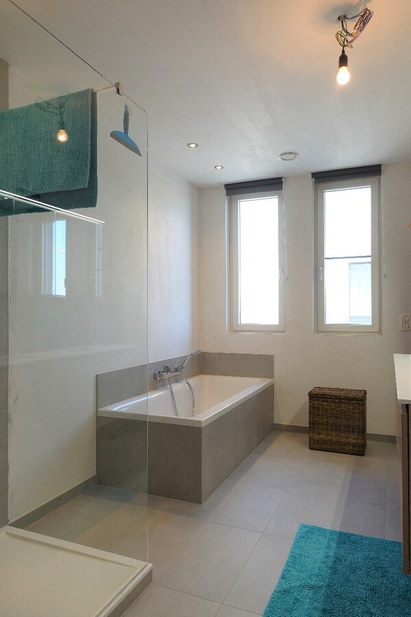 Prachtig afgewerkte moderne nieuwbouwwoning met tuin 