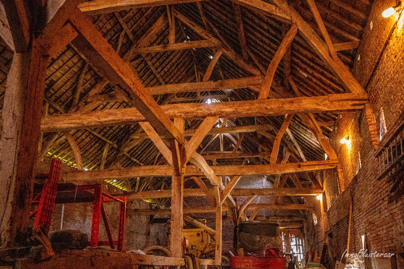 Unieke vierkantshoeve op een landelijke locatie op ca. 3 ha te Herne. 