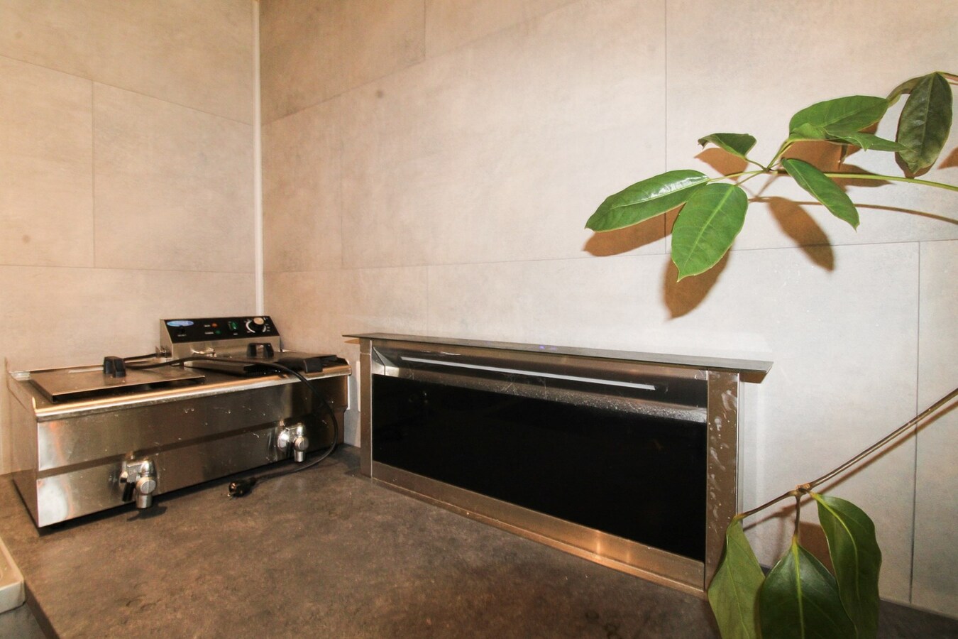 Veelzijdig handelshuis met woonst en luxueuze B&amp;B op toplocatie aan de Markt van Temse! 