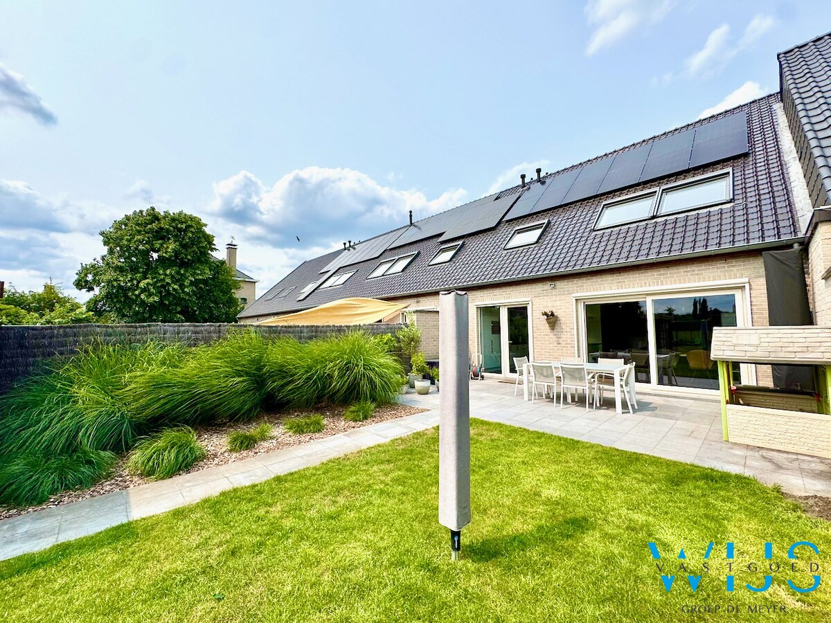 INSTAPKLAAR woonhuis met ZUIDgerichte tuin te Boekhoute ! 