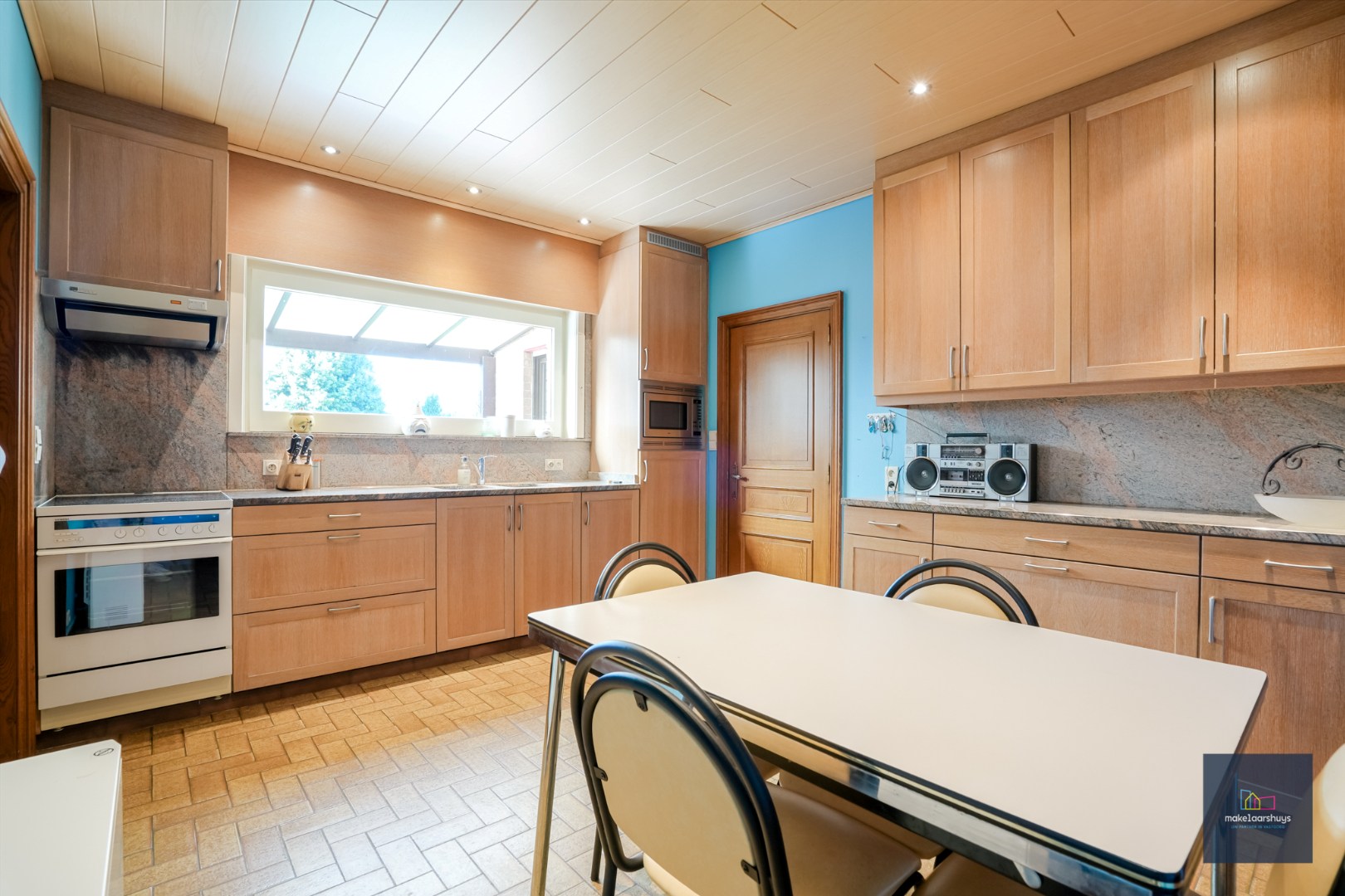 Ruime bungalow met garage op 1980m² grond 