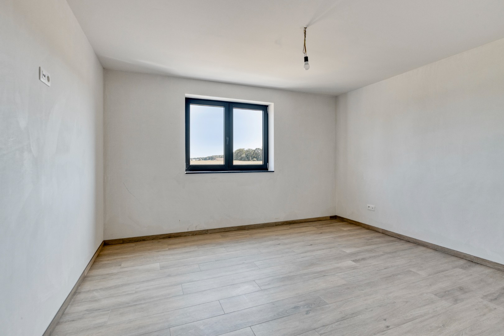 Nieuwbouw-woning in landelijke stijl met 3 slpk op 3 a 82 ca. 