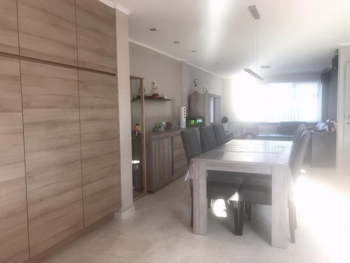 UNIEK GERENOVEERDE STADSWONING MET ZWEMBAD 