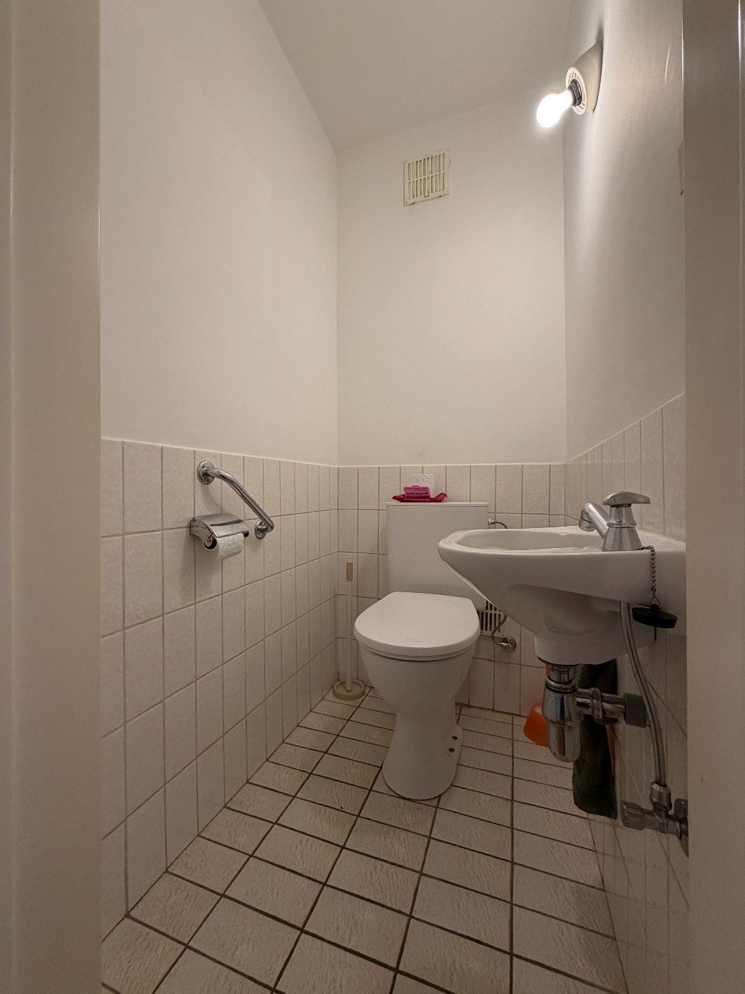 Ruim appartement met 2 slaapkamers, garage en airco in het centrum van Geel 