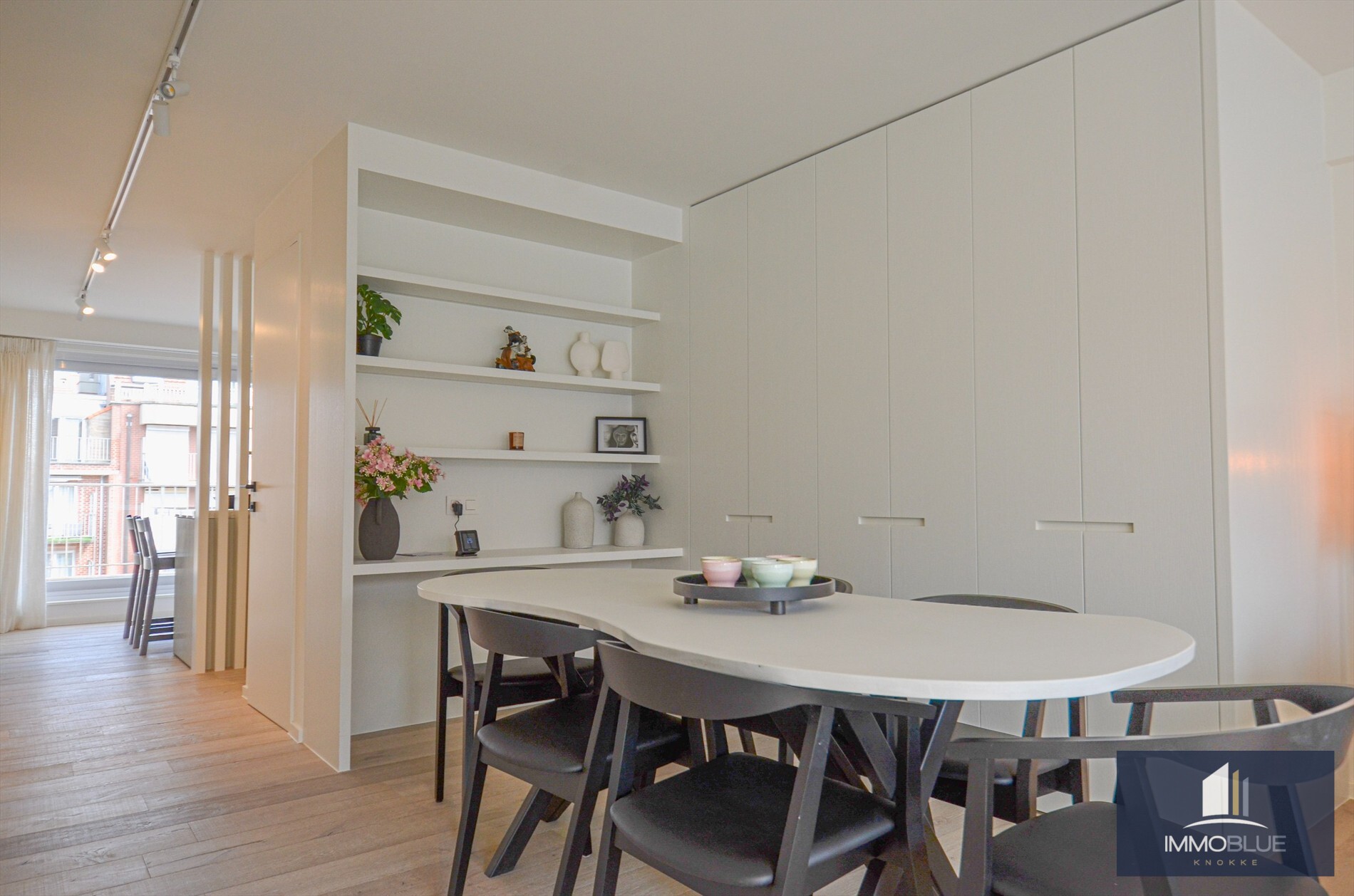 Appartement entièrement rénové avec deux grandes terrasses. 