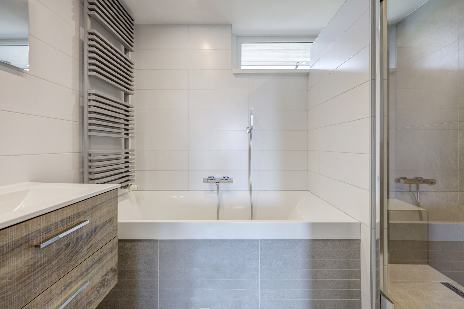 Energiezuinig (A++) en instapklaar 6-kamer gezinswoning met luxe keuken, vijf slaapkamers en zonnige tuin op het zuidoosten 