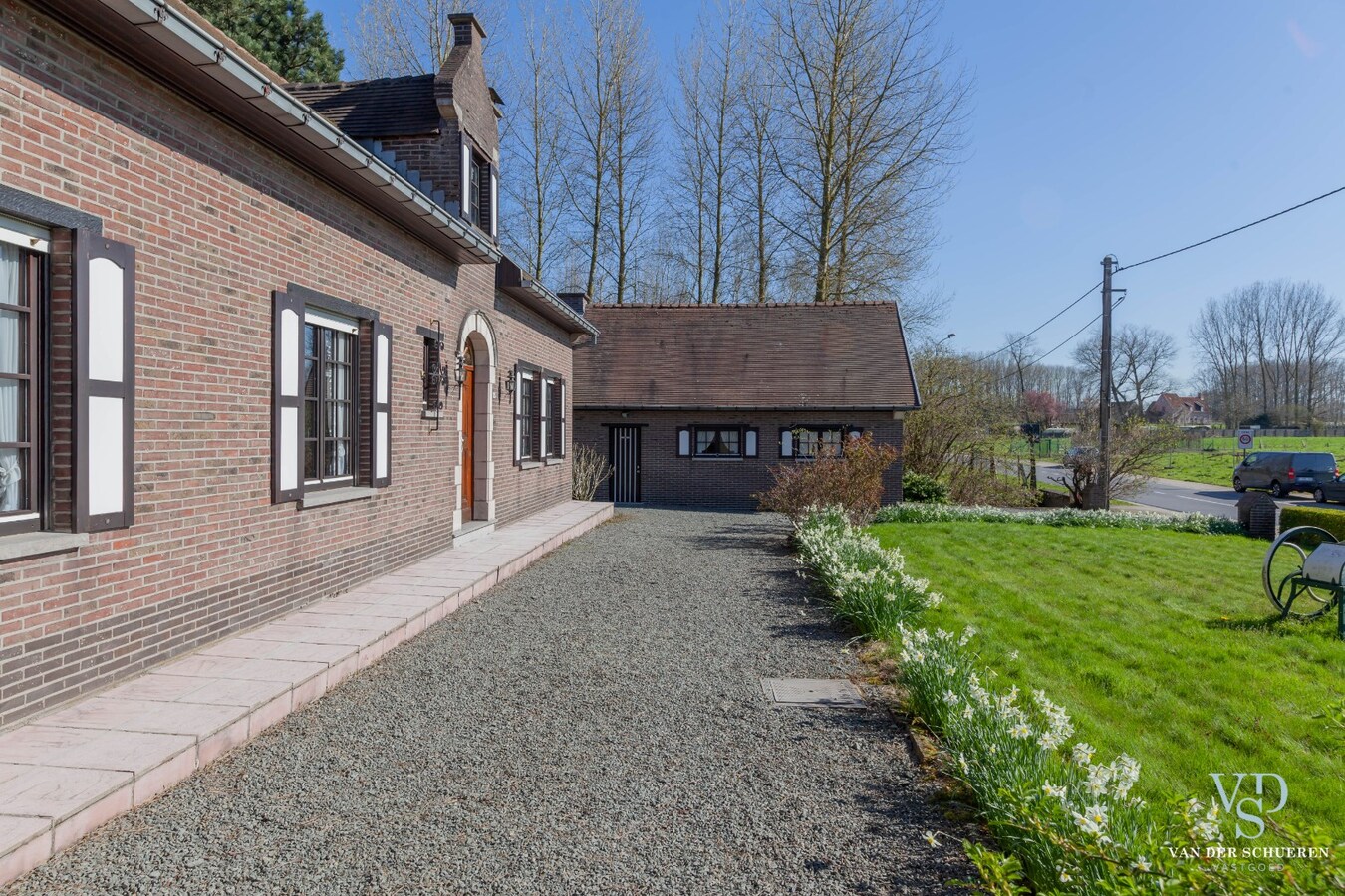 Exceptioneel landhuis met bijgebouw in groene omgeving 