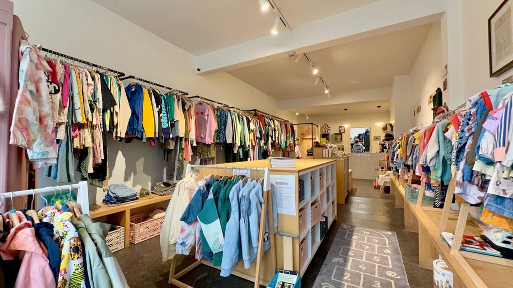 Commercieel gelegen handelsruimte te huur in Sint-Amandsberg