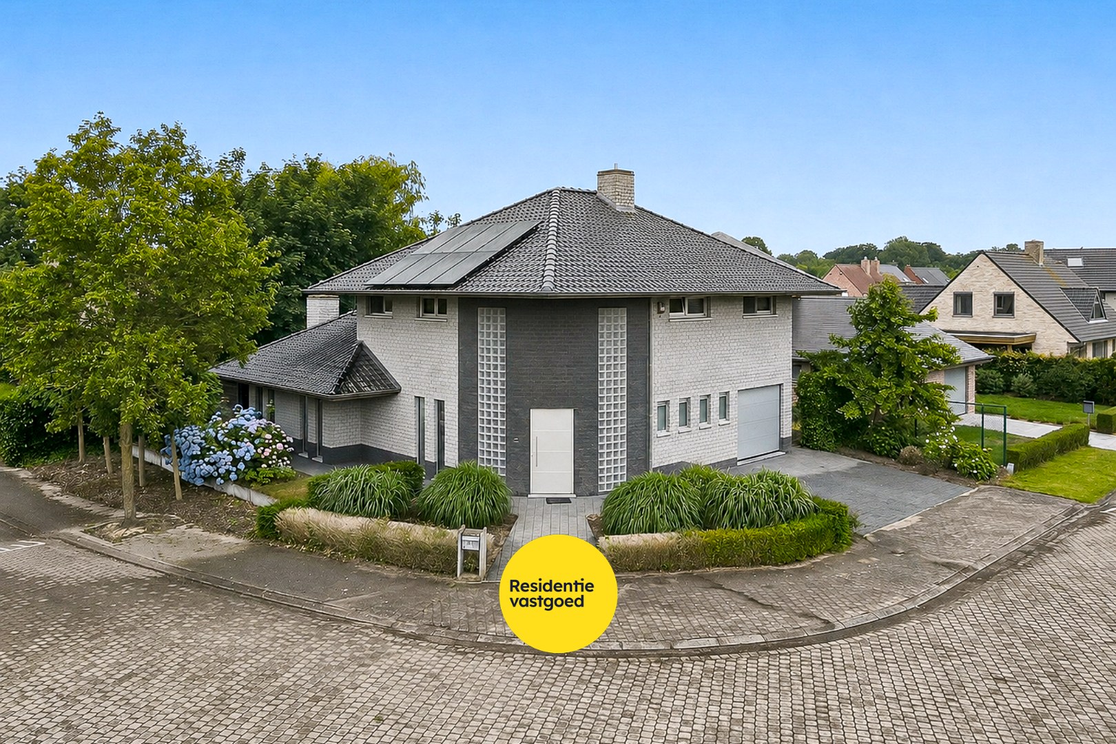 Instapklare alleenstaande woning met 4 slaapkamers op rustige ligging in Koekelare 