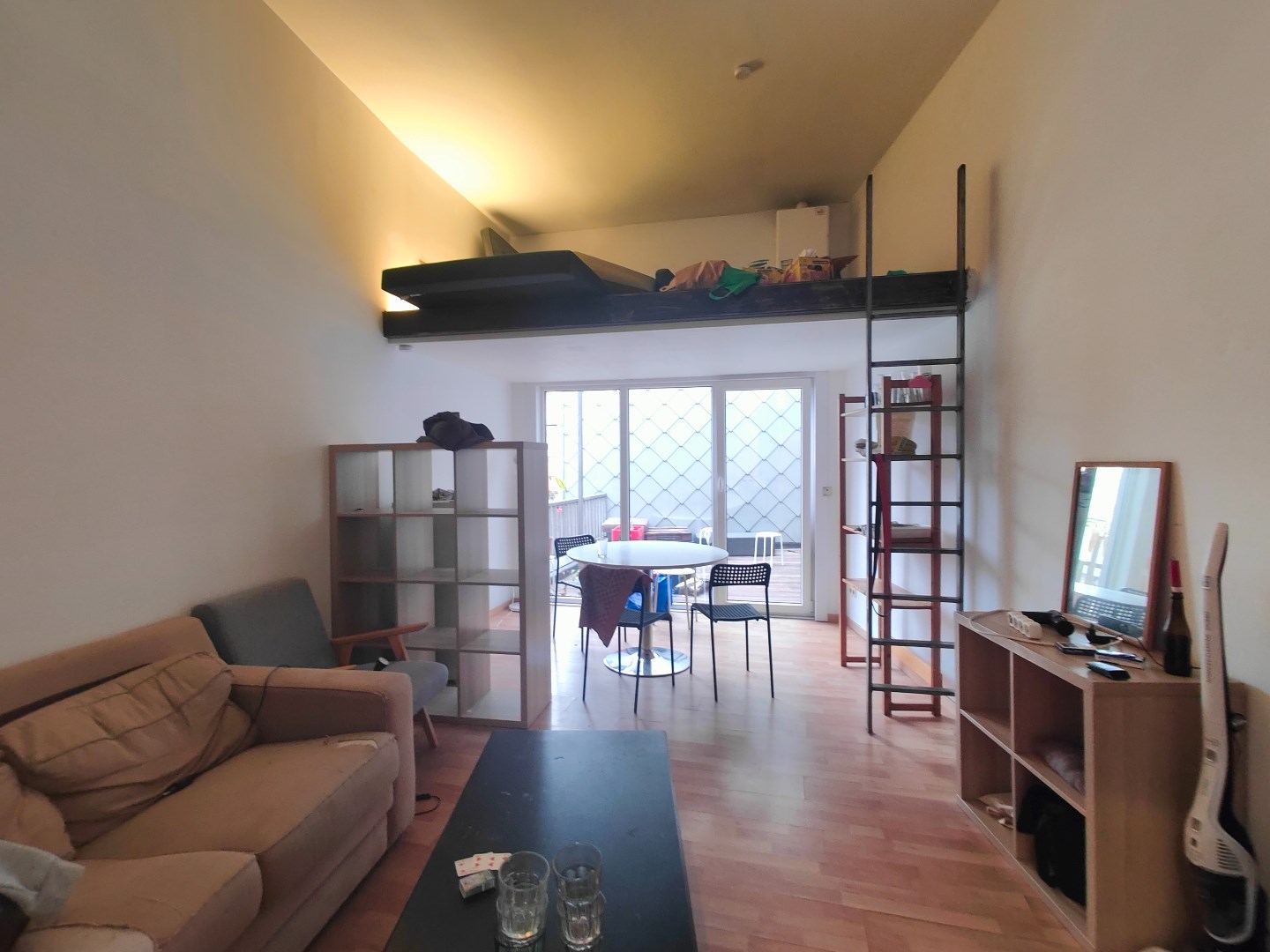 Ruim duplex appartement met terras te Gent 