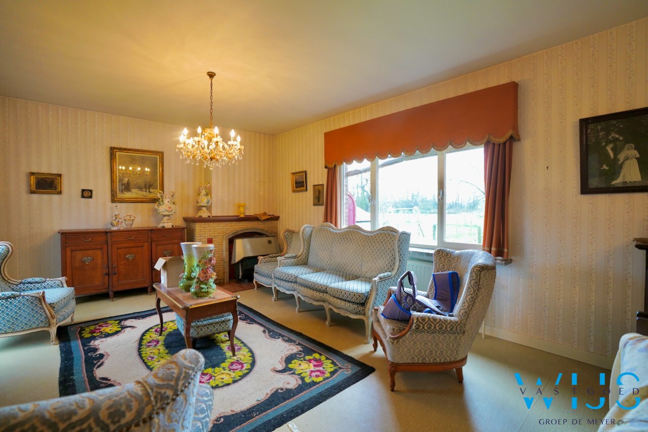 Unieke te renoveren woning op uitzonderlijke eigendom in Drongen! 