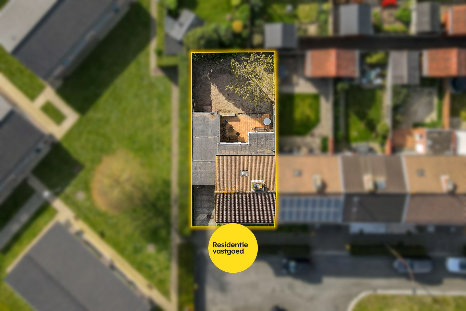 Halfopen bebouwing in een rustige woonwijk te Loppem 