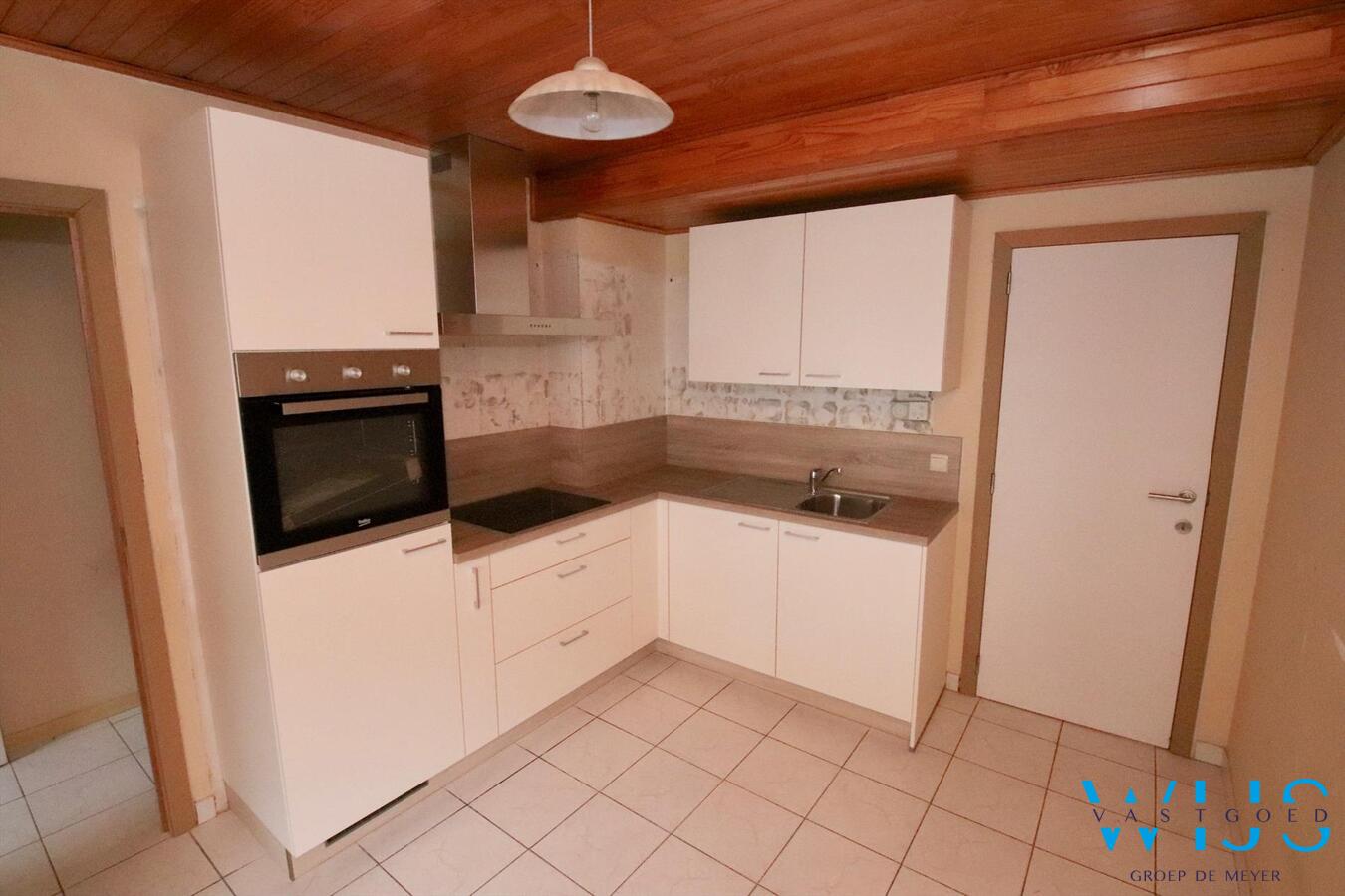 Woning met 2 entiteiten (MOGELIJKHEDEN) en garage in centrum ASSENEDE! 