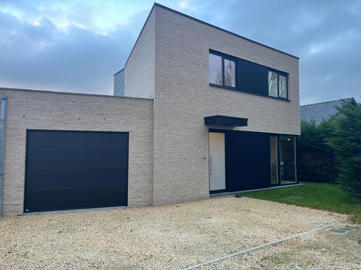Energiezuinige Half Open  met garage 