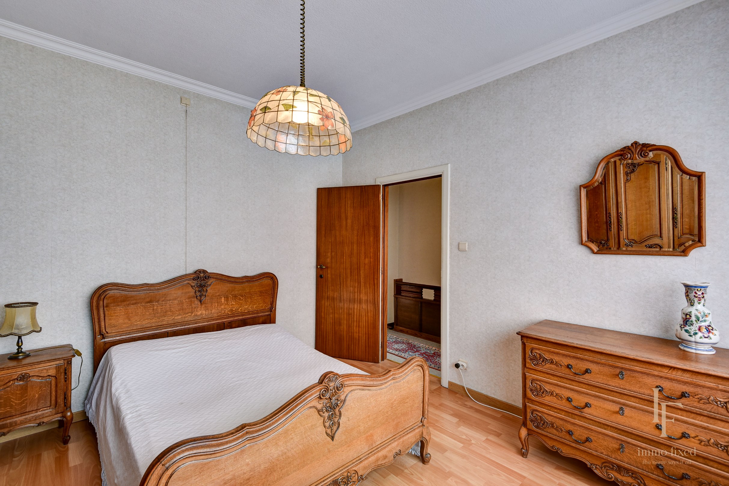 Te renoveren woning met tuin en garage in Wilrijk! 