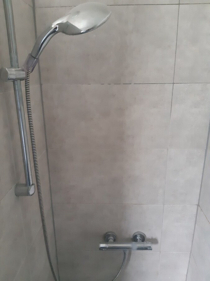 Degelijk appartement (1° verdieping). 
