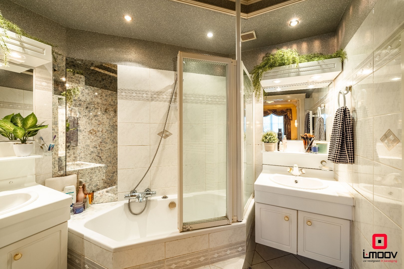 Exclusieve villa met infinity pool en resortgevoel op topligging in Mariakerke 