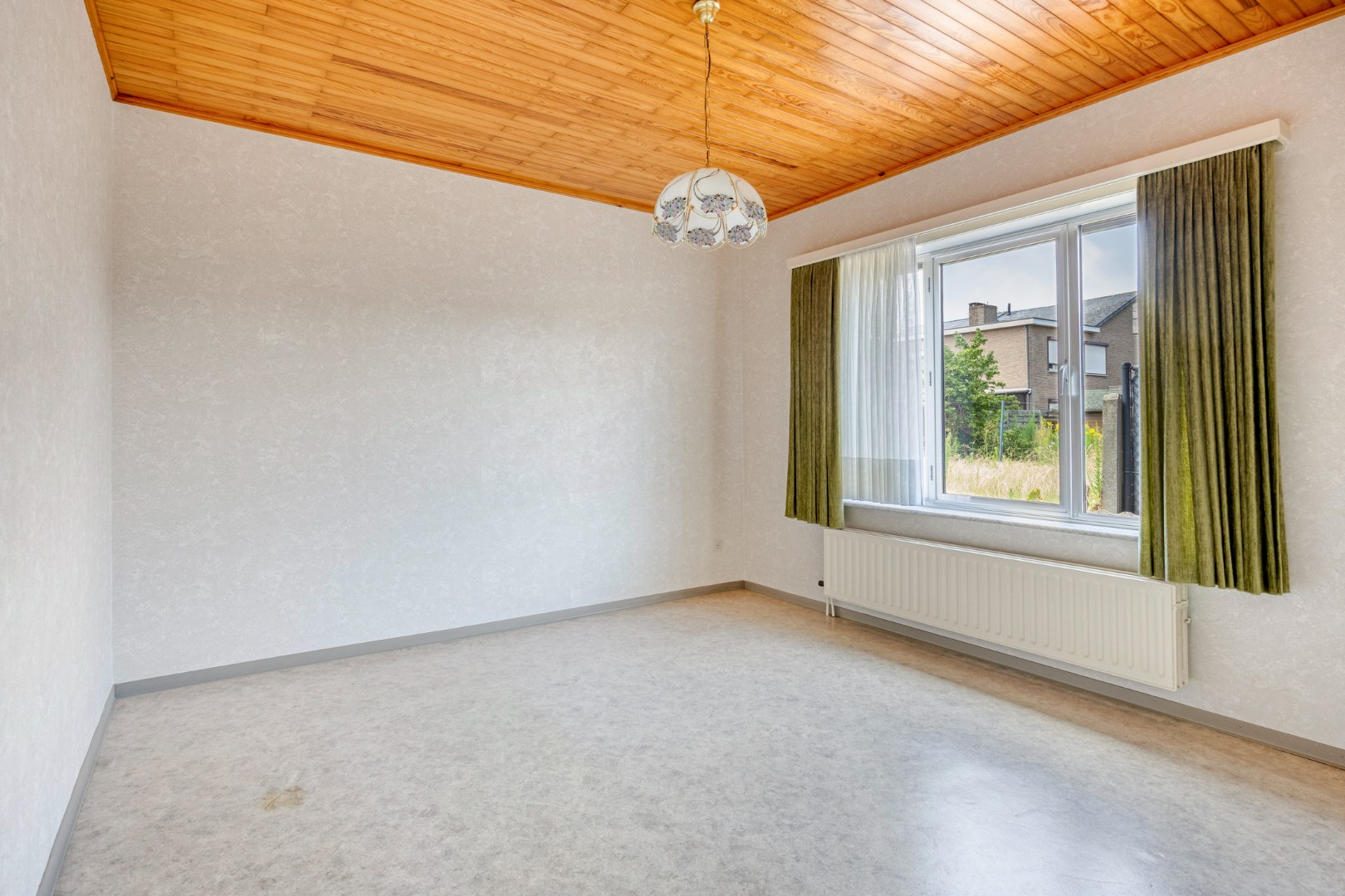 Gelijkvloers appartement met 2 slpk. en tuin in Geel 