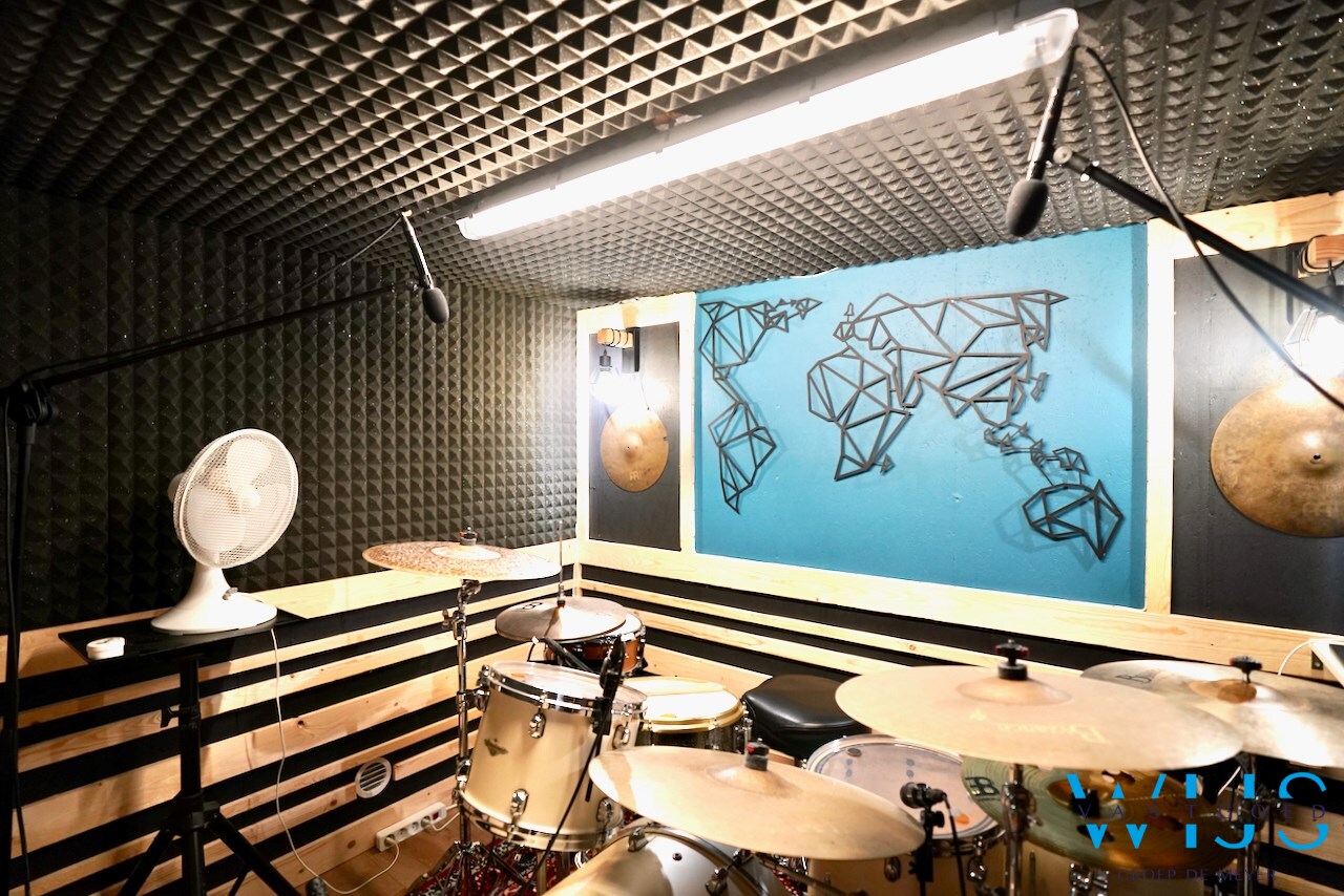 Bungalow met zwembad &amp; bijgebouw te Ertvelde ! 