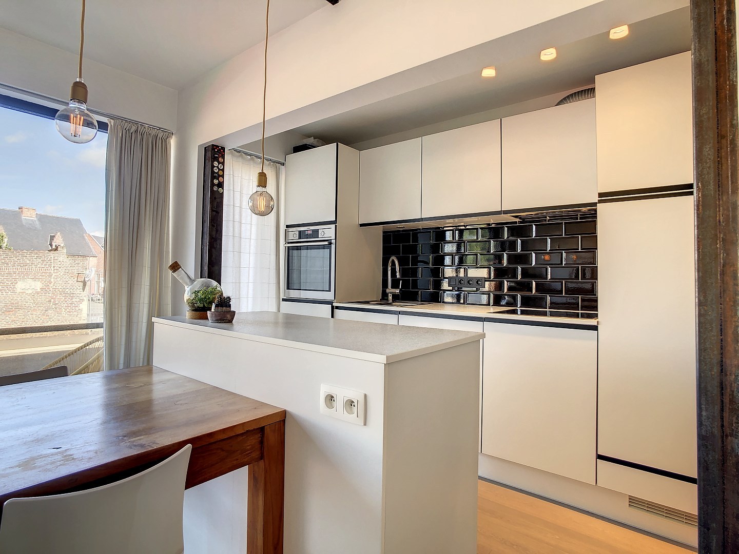 Goed gelegen gerenoveerd appartement met twee ruime slaapkamers, terras (25 m²) en garagebox - bewoonbare oppervlakte 73 m² 