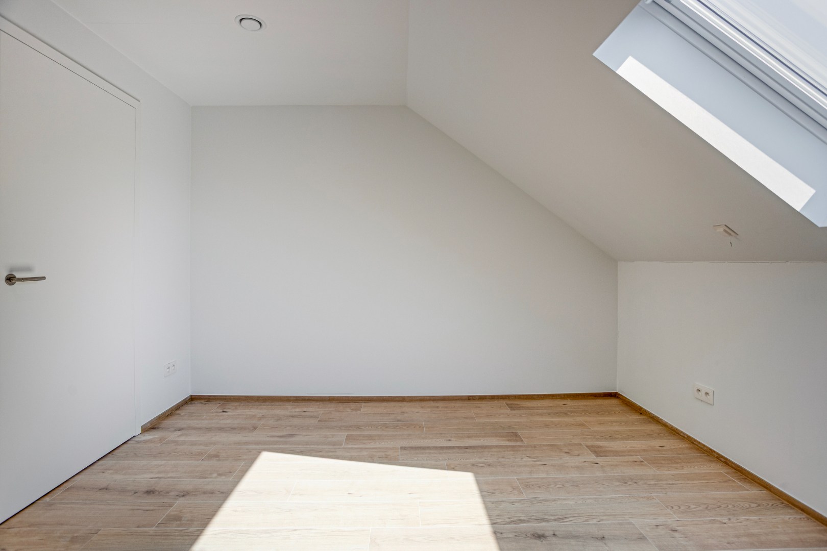 Gerenoveerd ruim en lichtrijk appartement met 2 slaapkamers - EPC  72Kwh/m² 