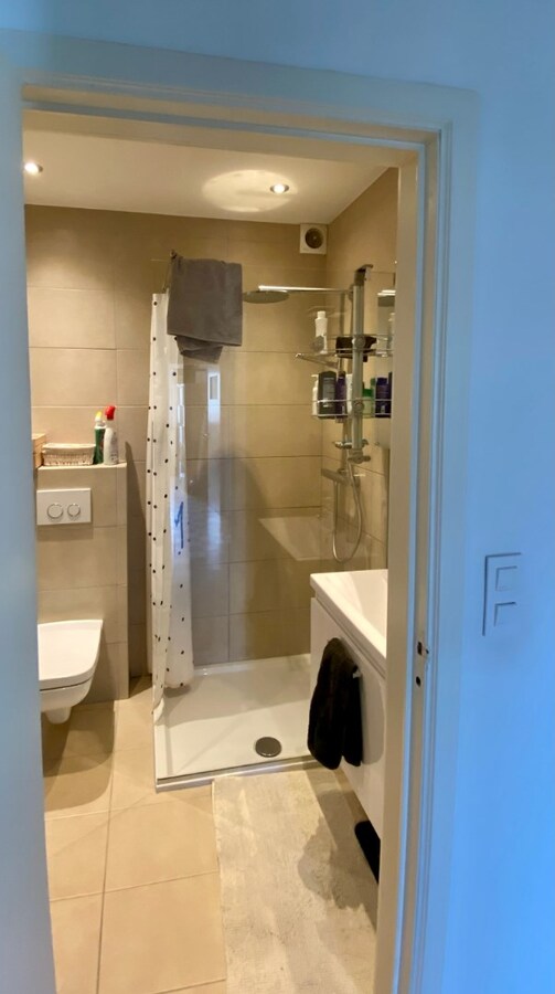 Lichtrijk 2 slaapkamer-appartement nabij de Sterre. 