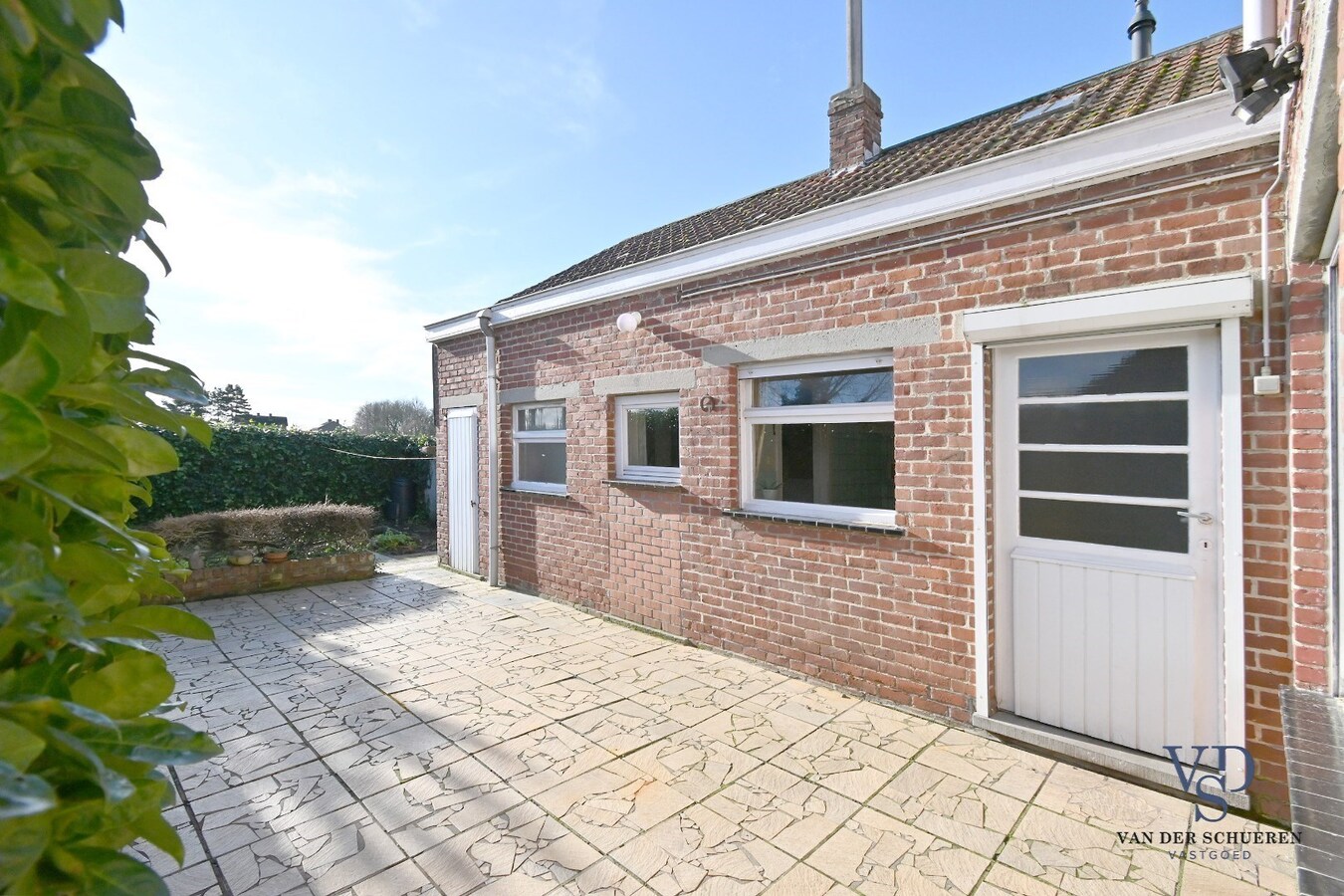 Degelijke, ruime woning (op te frissen). 