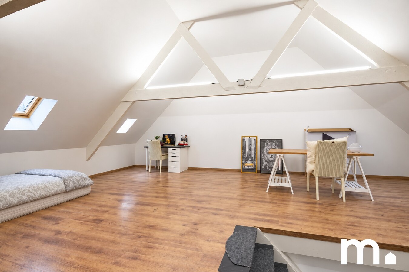 Instapklare woning met 4 slaapkamers, ruime zolder en 16 zonnepanelen in Izegem! 