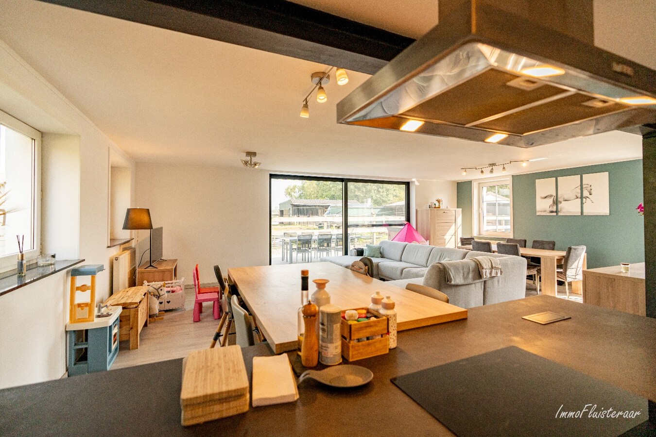 Maison semi-ouverte avec écuries, piste et prairies sur environ 1,5 ha à Sint-Katelijne-Waver (Optionnel : possibilité d'acheter une prairie d'environ 1 ha en plus) 