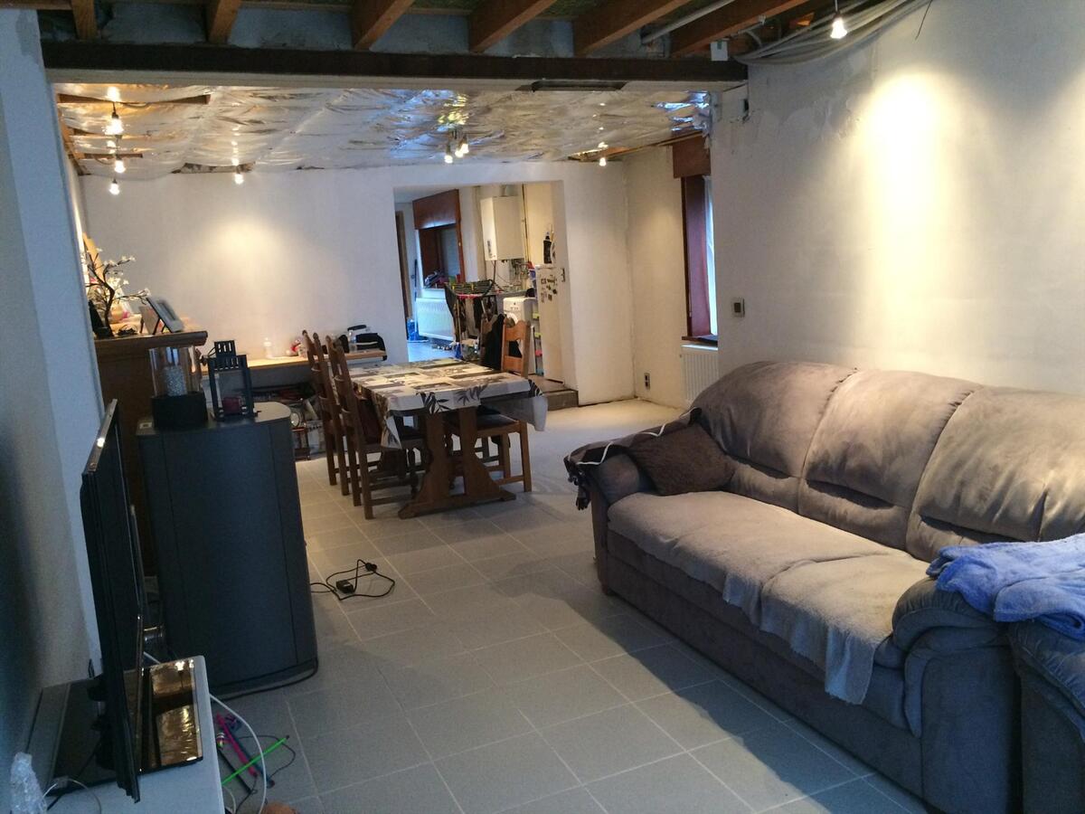 HALF OPEN BEBOUWING MET TUIN OP CENTRALE LIGGING TE ZANDVOORDE 