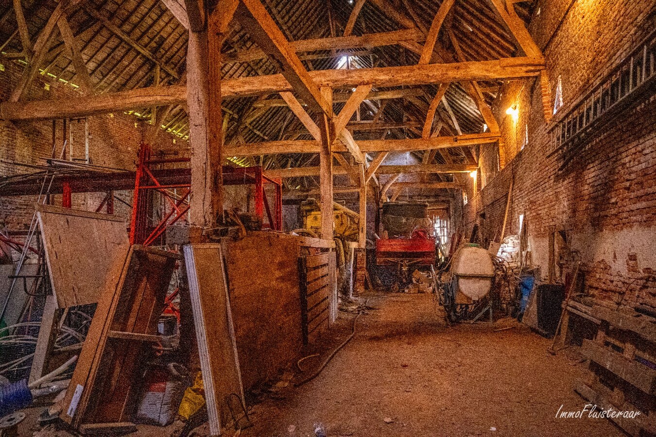 Unieke vierkantshoeve op een landelijke locatie op ca. 3 ha te Herne. 
