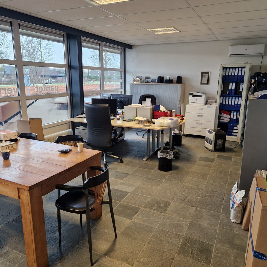 TE HUUR – REPRESENTATIEVE SHOWROOM / KANTOORRUIMTE OP TOPZICHTLOCATIE 