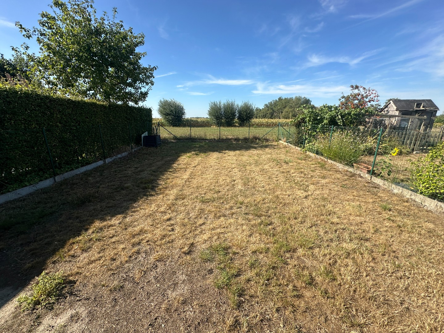 Instapklare woning met 2 slpk, garage en tuin, Aartrijke. 