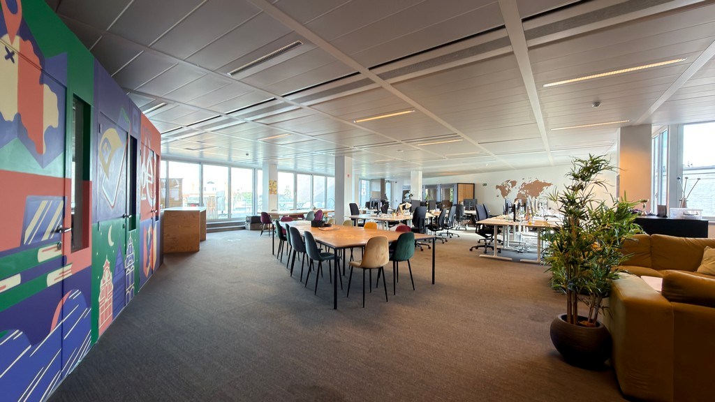 Gerenoveerde kantoren in geklasseerde herenwoning te huur aan station van Mechelen
