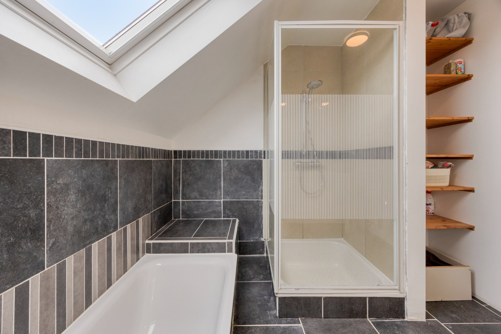 Open bebouwing met 4 slaapkamers, bureau, garage en prachtige tuin in Boutersem – EPC 158 kWh/m² - bewoonbare opp. 282 m² 