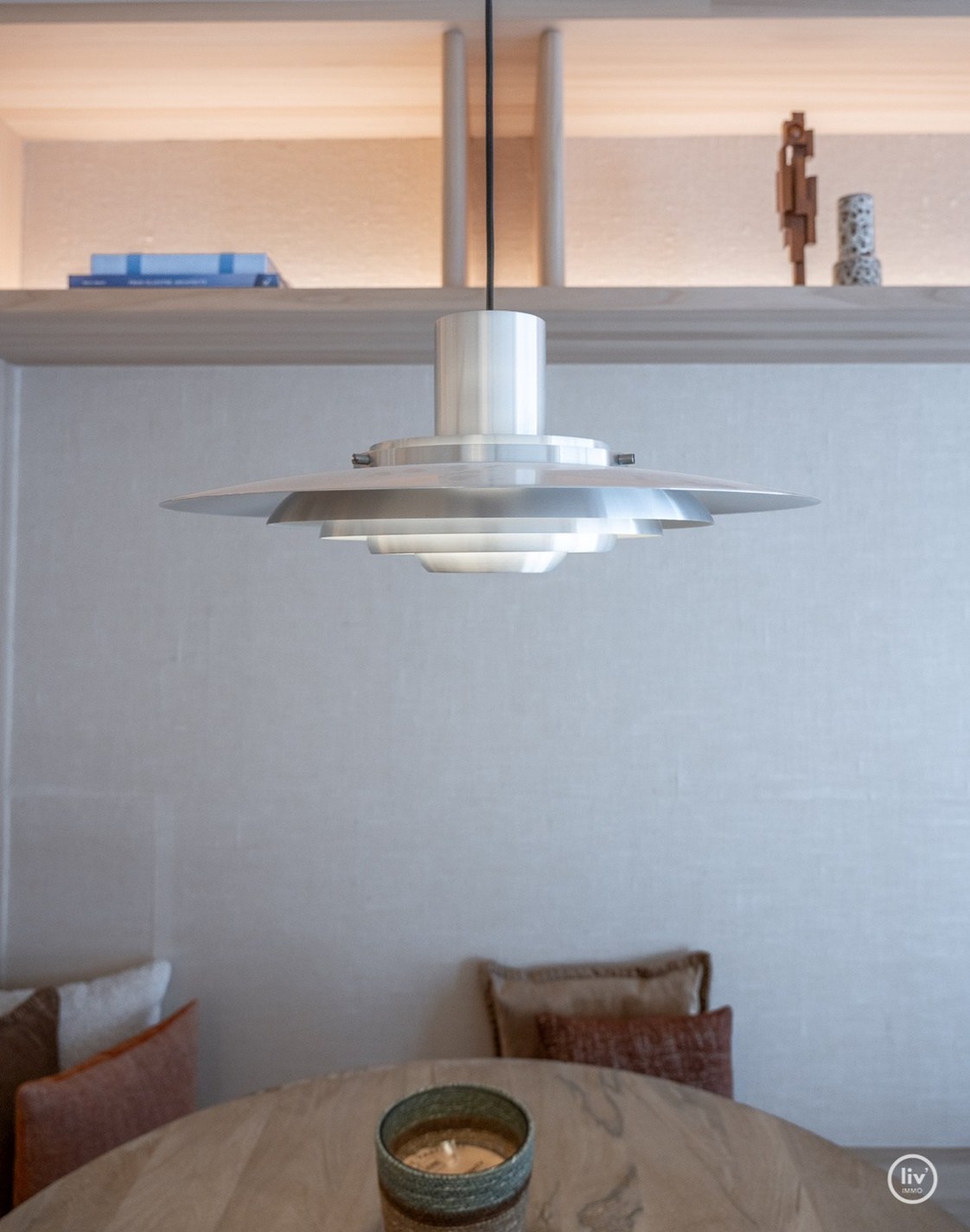 Luxueus gerenoveerd appartement met frontaal zeezicht gelegen tussen het Albertplein en de wandeldijk. 