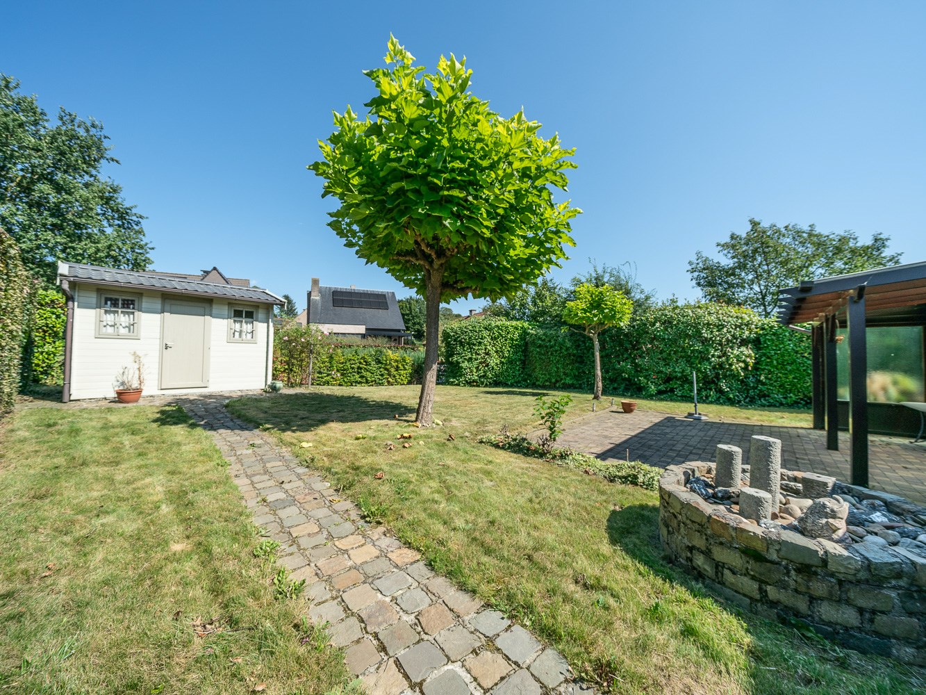 Instapklare, vrijstaande villa met 4 kamers op toplocatie 