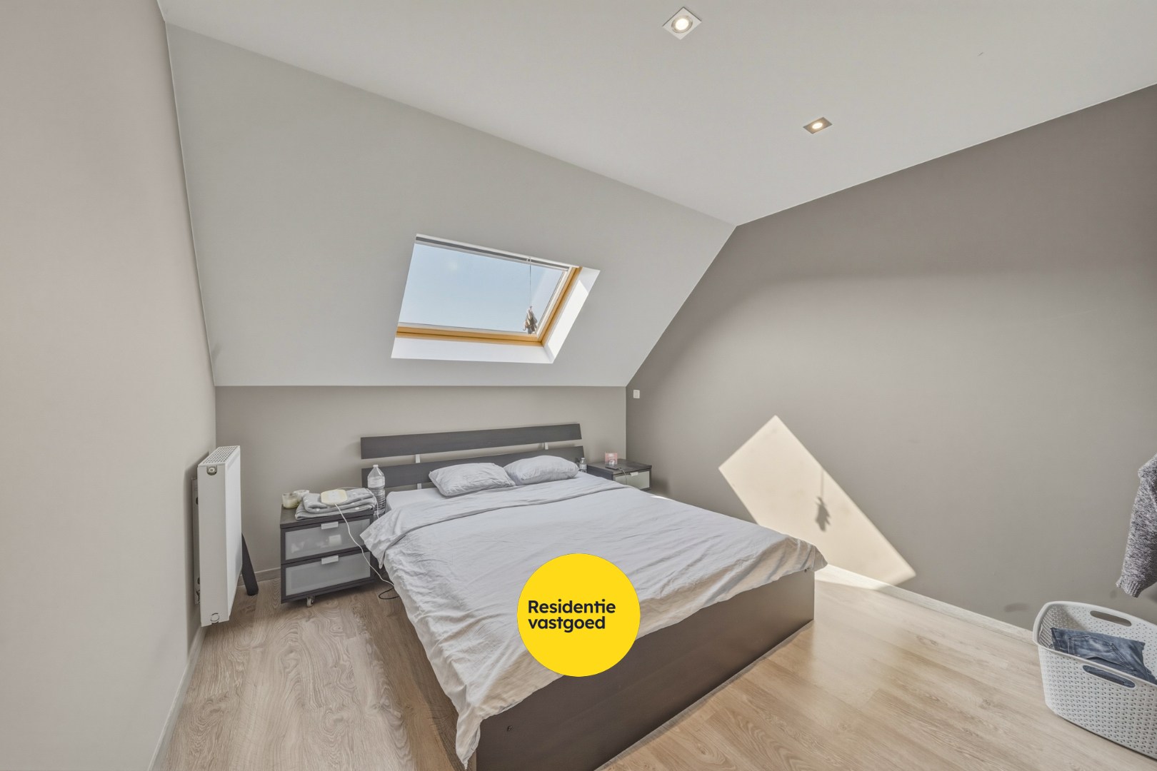 Instapklare recente woning met zeer ruime garage en tuin in Oudenburg 