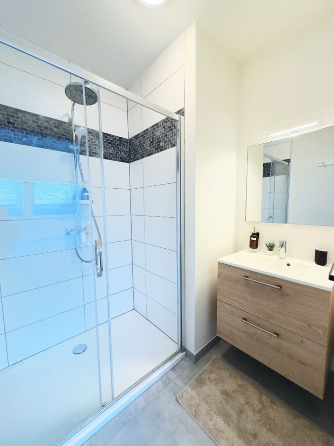 Superbe duplex meublé et lumineux, idéalement situé au pied du boulevard ! 