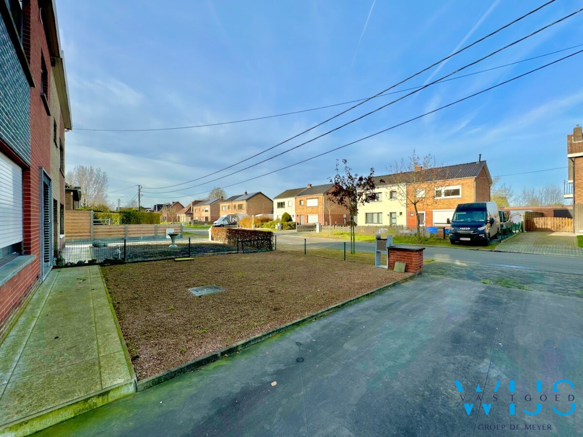 Volwaardig woonhuis met bijgebouwen te Wippelgem ! 