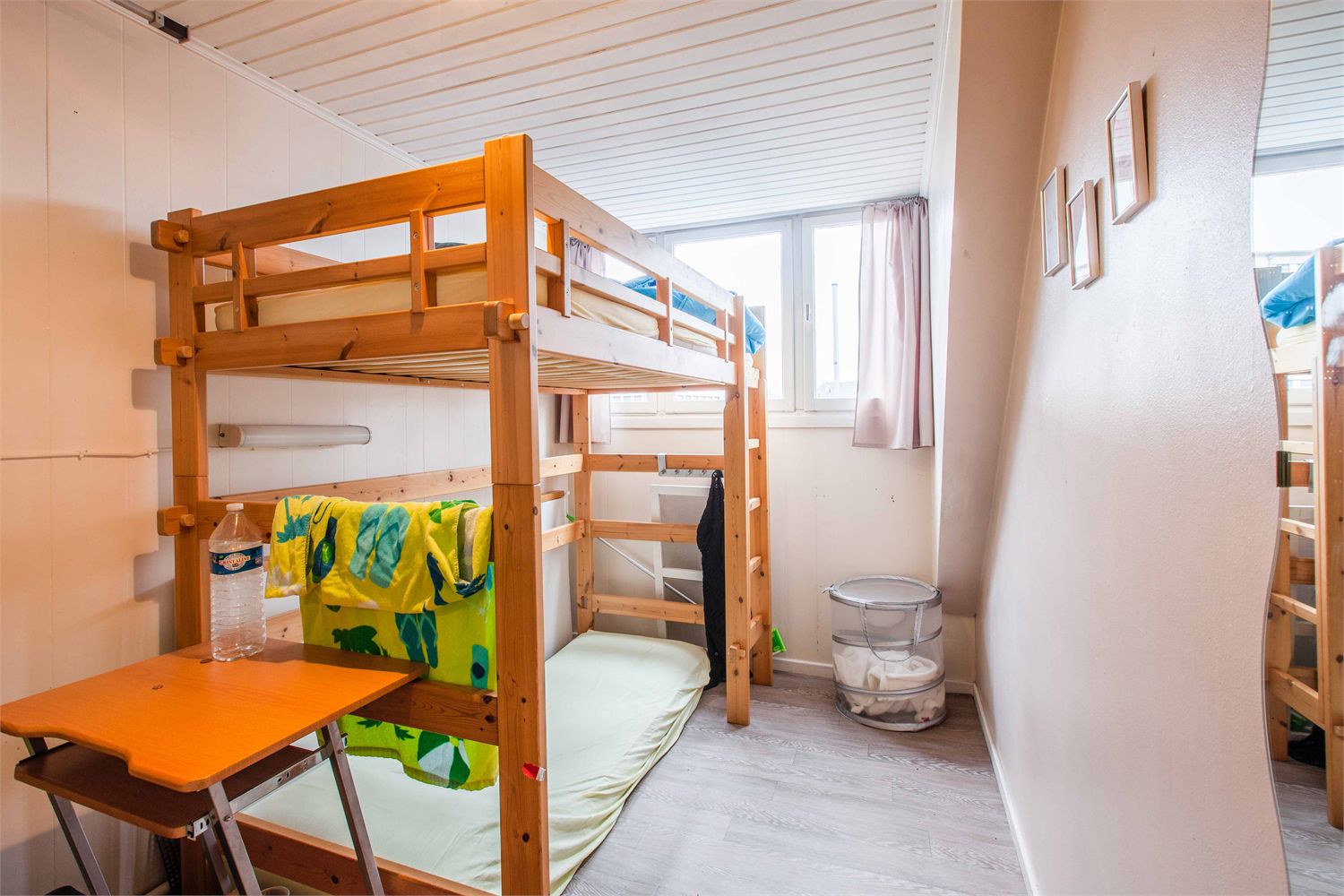 Ideaal gelegen studentenhuis bestaande uit 9 kamers en 2 studio's! 