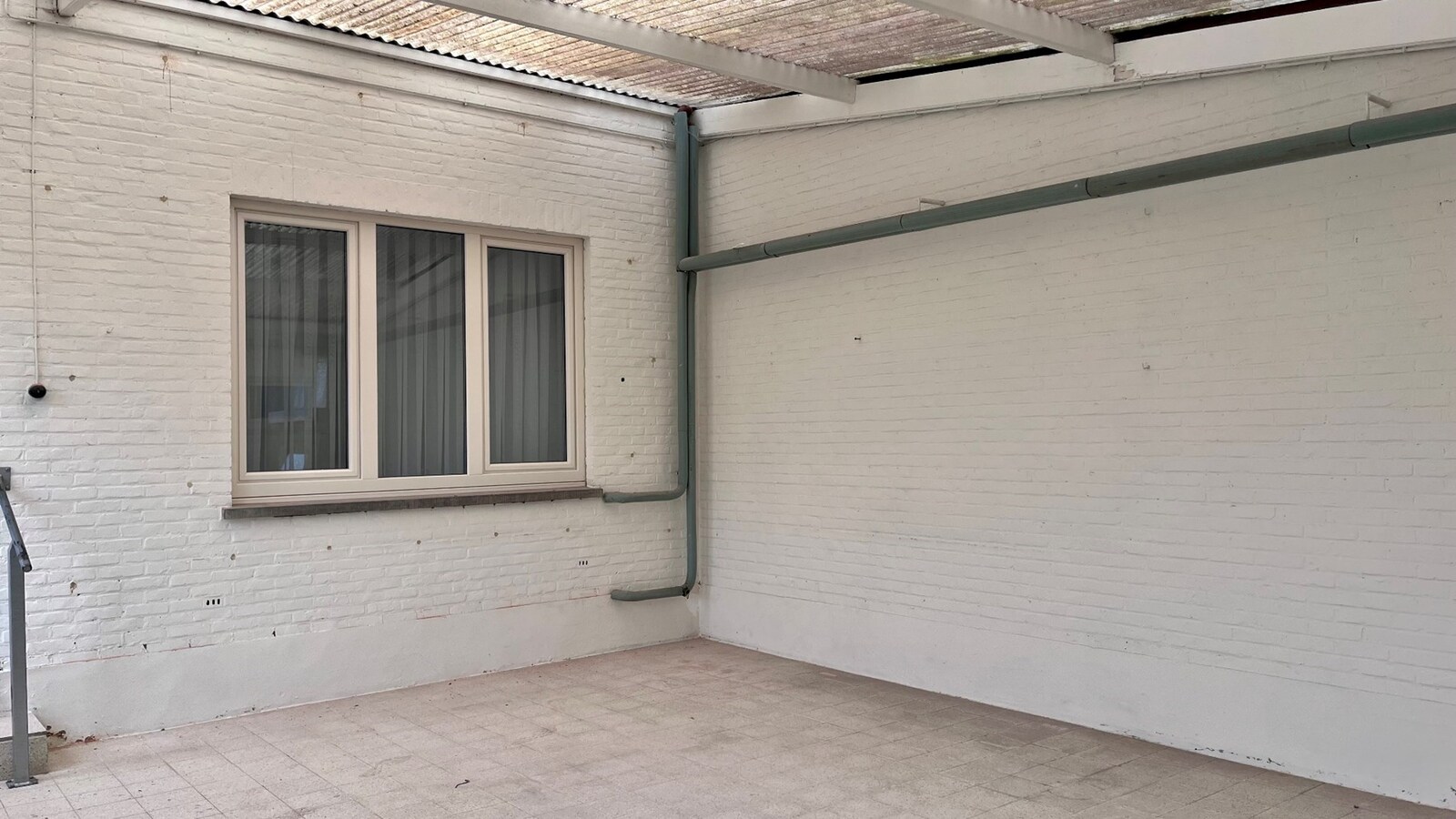 Gerenoveerde woning met prachtige tuin, gelegen in het centrum van kermt. 