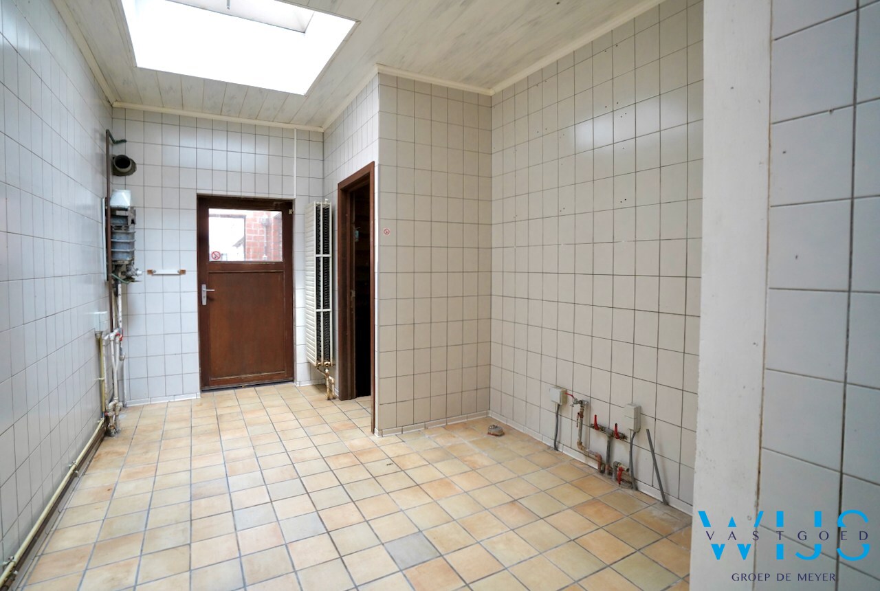 Karaktervol handelspand met woonst op topligging in Assenede! 