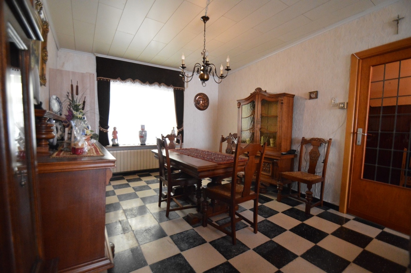 Te renoveren hoekwoning met garage - Heist 