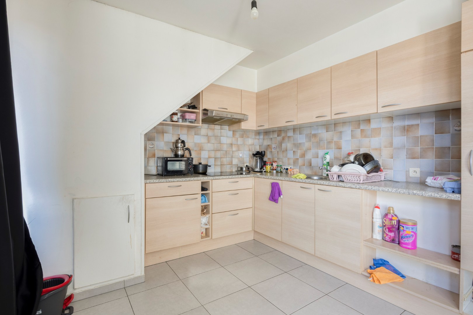 Op te frissen opbrengsteigendom met 3 appartementen en garage in Leopoldsburg 