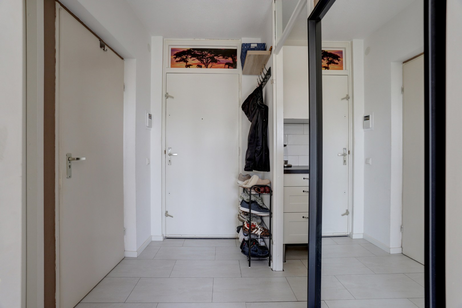 Zonder klussen te betrekken dit 2-kamer appartement op de 4e verdieping met zonnig balkon, moderne badkamer, 1 slaapkamer en berging in de onderbouw! 
