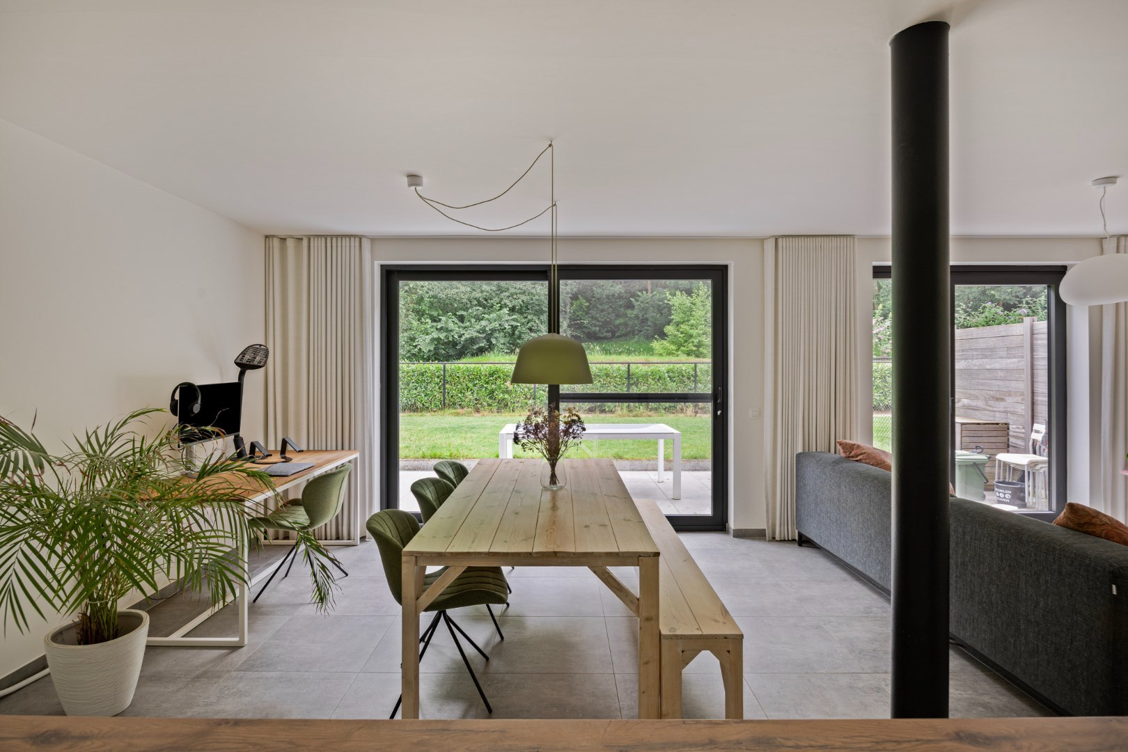Ruim appartement met 2 slaapkamers en tuin + autostaanplaats vlakbij autostrade - EPC 68 kWh/m² 