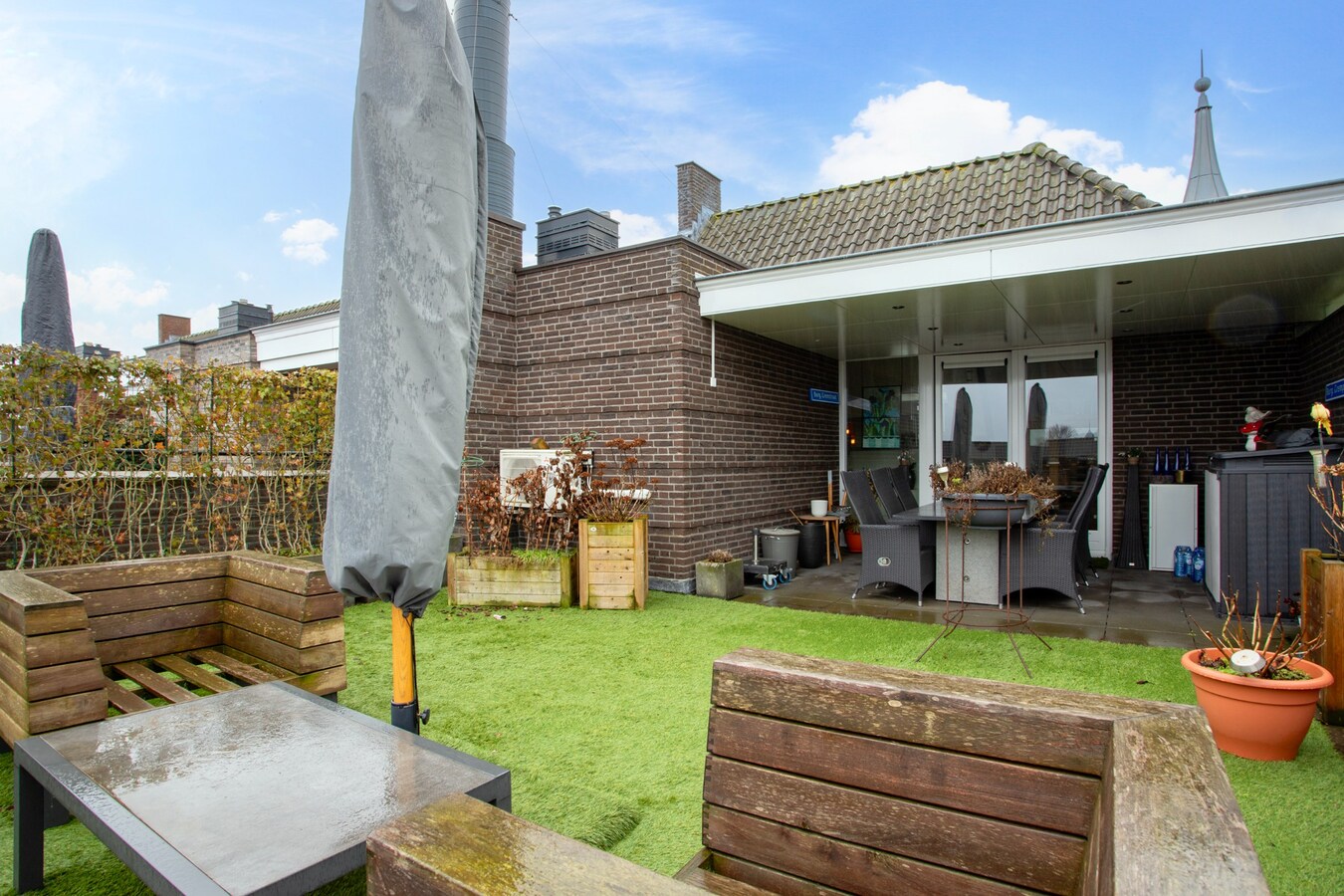 Wonen in het hart van Bladel, met ruimte, comfort en een royaal terras in misschien wel het mooiste appartement van Bladel. 