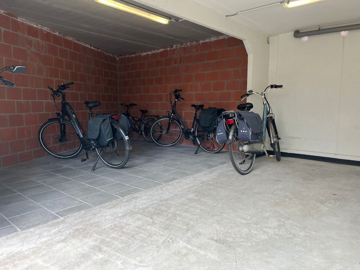 Instapklaar gelijkvloers appartement met garage te koop in Geluwe ! 
