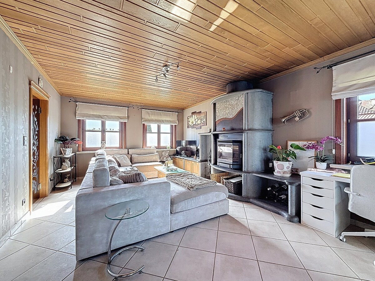 Ruime HOB met veel opslagruimte/garage te Zwalm 